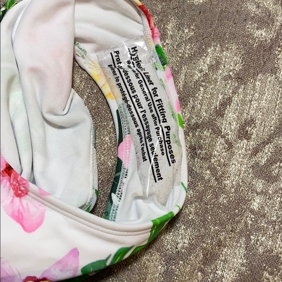 One pcs Ruffle Swimsuit - Picture 7 of 7